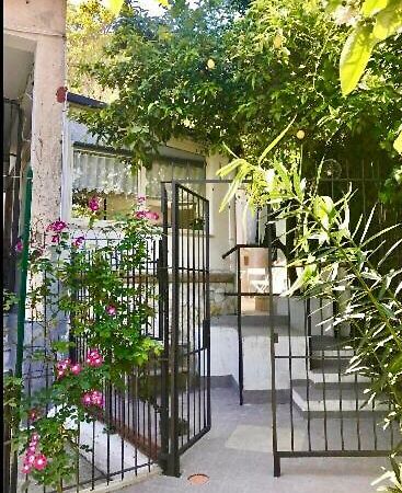 Garden House Apartments In Napoli Eksteriør billede