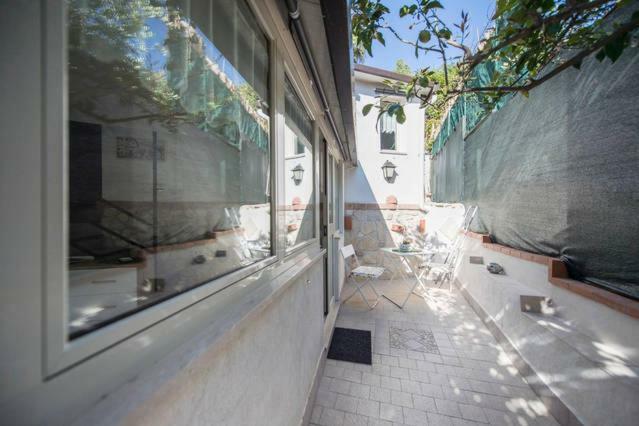 Garden House Apartments In Napoli Eksteriør billede